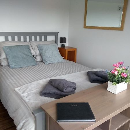 Cleeves Cabins Arran Luxury Lodge With Hot Tub Dalry  Экстерьер фото