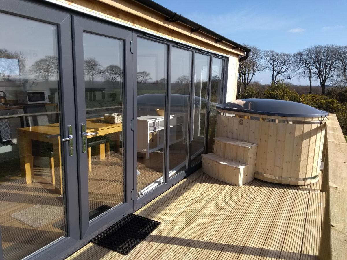Cleeves Cabins Arran Luxury Lodge With Hot Tub Dalry  Экстерьер фото