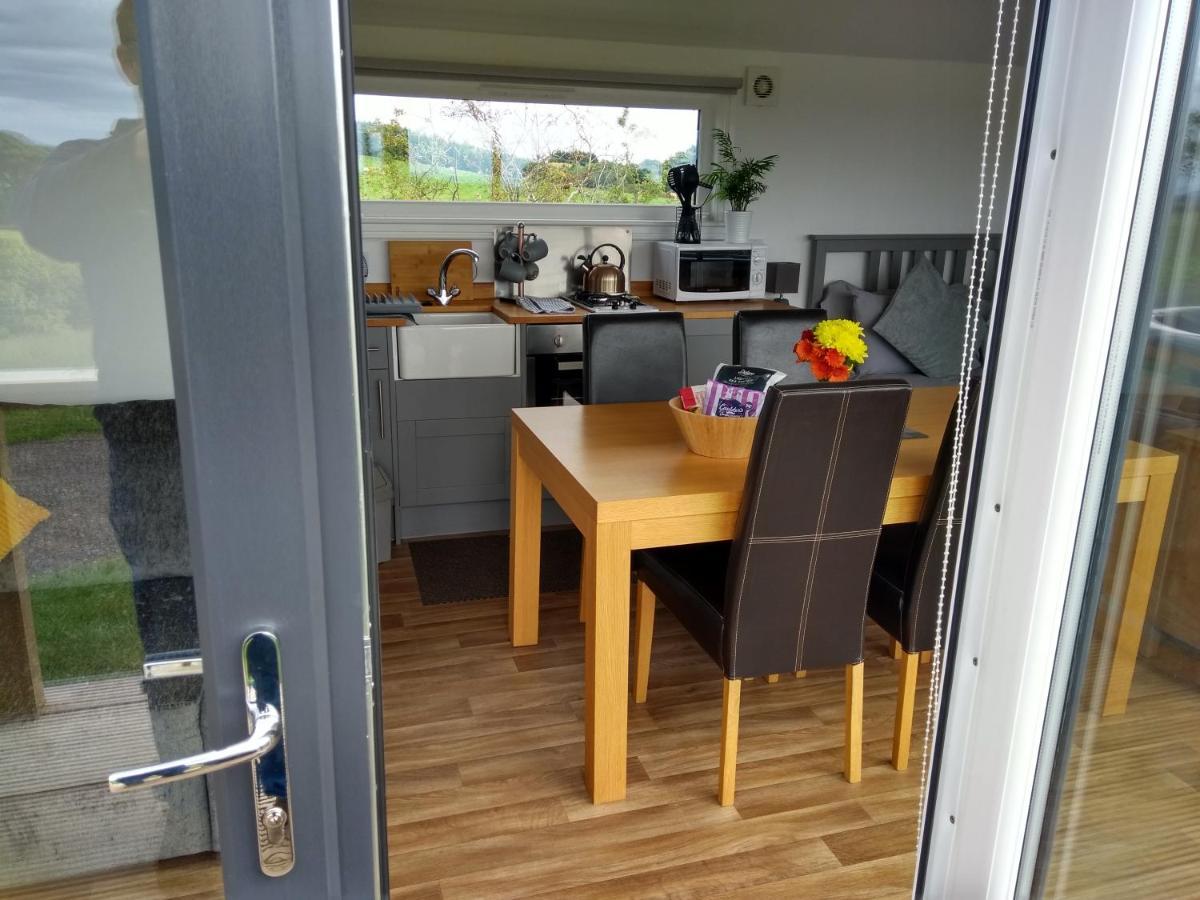 Cleeves Cabins Arran Luxury Lodge With Hot Tub Dalry  Экстерьер фото