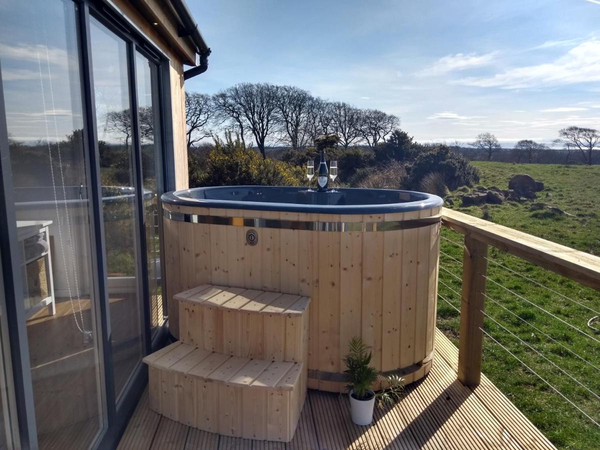 Cleeves Cabins Arran Luxury Lodge With Hot Tub Dalry  Экстерьер фото